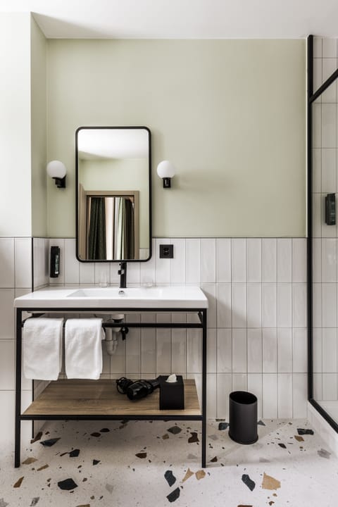 Shower, hair dryer, bathrobes, slippers