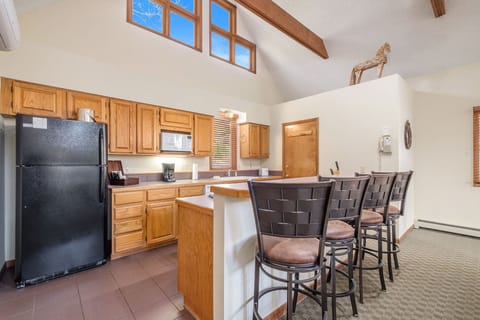 Riverview, One Bedroom Suite (1 Queen Bed with Sofa Bed) | In-room dining