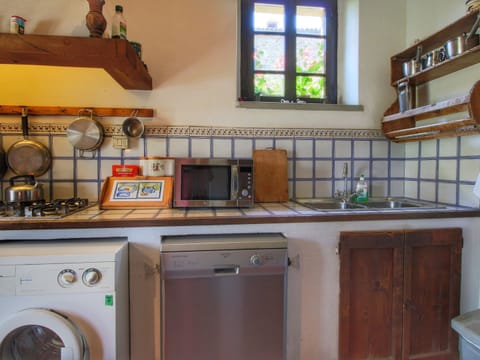 House | Private kitchen | Stovetop, highchair