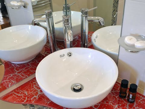 Apartment | Bathroom | Shower