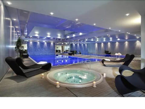 Indoor pool, sun loungers