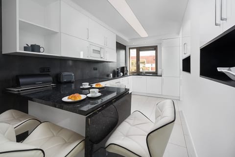 Deluxe Apartment, 2 Bedrooms, River View (without parking) E24 | Private kitchenette | Fridge, microwave, stovetop, dishwasher