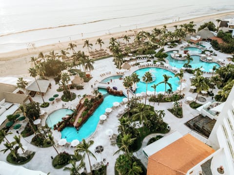 2 outdoor pools, pool umbrellas, sun loungers