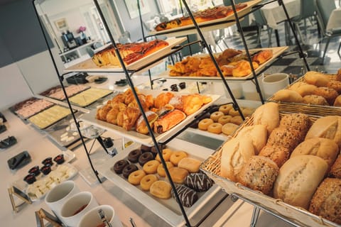 Daily buffet breakfast for a fee