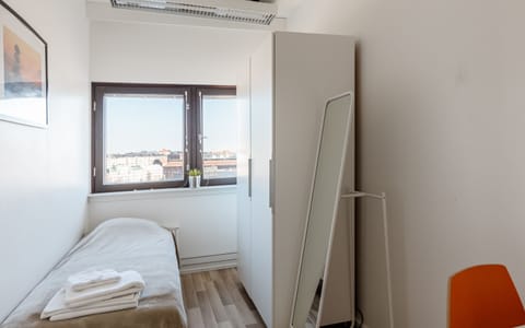 Standard Single Room, Shared Bathroom, Sea View | Desk, soundproofing, free WiFi, bed sheets