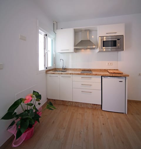 Coffee/tea maker, electric kettle