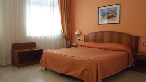 Camera Glamour | Minibar, in-room safe, individually decorated, individually furnished