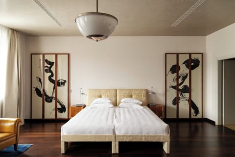 Hypo-allergenic bedding, down comforters, minibar, in-room safe