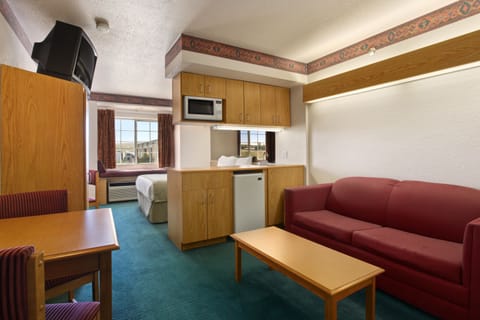 Studio Suite, 1 Queen Bed, Non Smoking | Pillowtop beds, desk, blackout drapes, WiFi