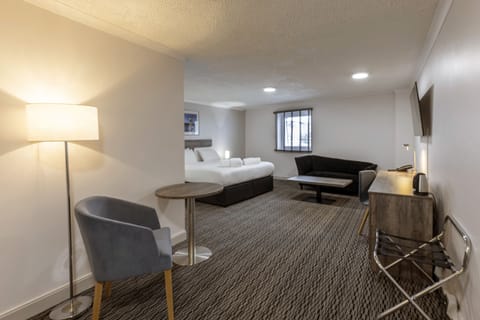 Standard Double Room | Hypo-allergenic bedding, in-room safe, desk, iron/ironing board