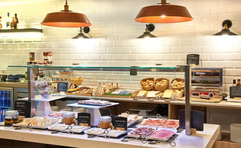 Daily buffet breakfast for a fee