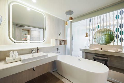 Junior Suite, Side Sea View | Bathroom | Shower, rainfall showerhead, designer toiletries, hair dryer