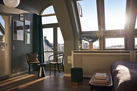 Junior Suite | Hypo-allergenic bedding, minibar, individually decorated