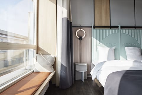 Hypo-allergenic bedding, in-room safe, desk, blackout drapes