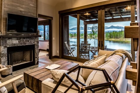 Cottage 1309 | Living area | 36-inch flat-screen TV with cable channels, TV
