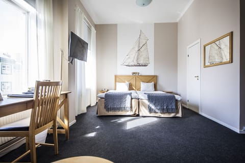 Superior Twin Room | Desk, WiFi (free), bed sheets