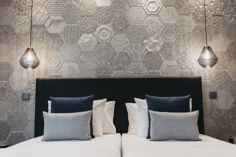 Soundproofing, free WiFi, bed sheets