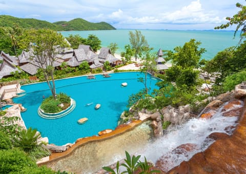 Outdoor pool, pool umbrellas, sun loungers