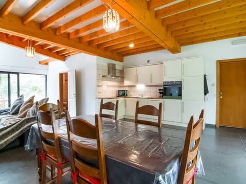 Cottage | Private kitchen | Highchair