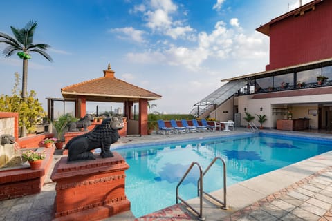 Outdoor pool, sun loungers