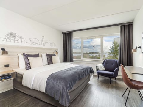 Standard Room | Hypo-allergenic bedding, minibar, in-room safe, desk