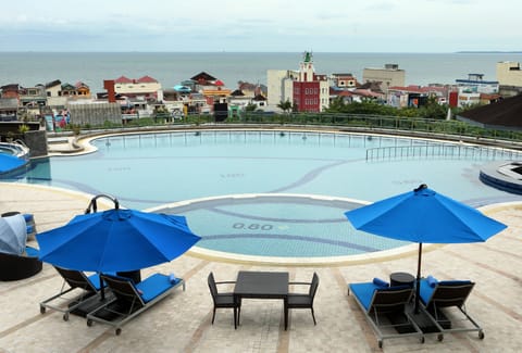 Outdoor pool, sun loungers