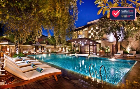Outdoor pool, pool umbrellas, sun loungers