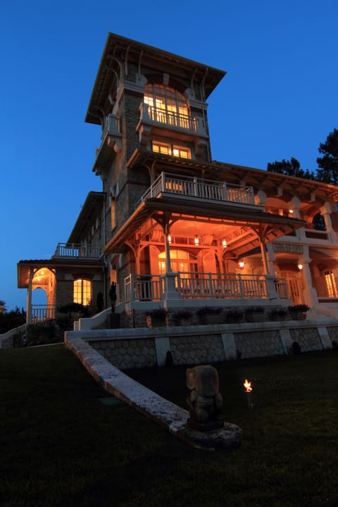 Front of property - evening/night