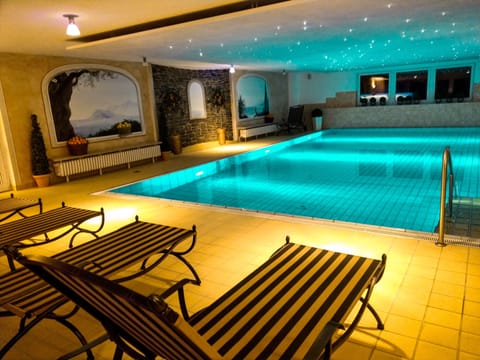 Exercise/lap pool