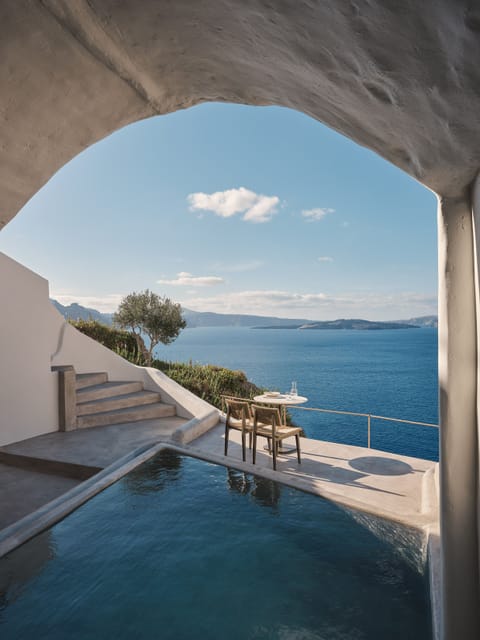 Prestige Suite with Infinity Pool and Hot Tub | Egyptian cotton sheets, premium bedding, Tempur-Pedic beds, minibar