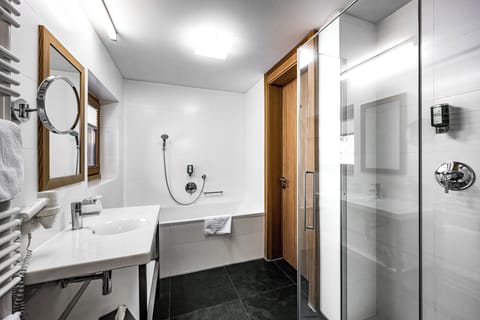 Deluxe Double Room, Balcony (Panorama) | Bathroom | Free toiletries, hair dryer, bathrobes, towels