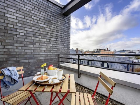 Comfort Room, 1 Double Bed, Balcony | Hypo-allergenic bedding, desk, soundproofing, iron/ironing board