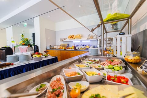 Daily buffet breakfast for a fee