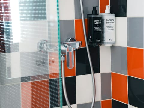 Standard Room, 2 Twin Beds | Bathroom | Shower, eco-friendly toiletries, hair dryer, towels