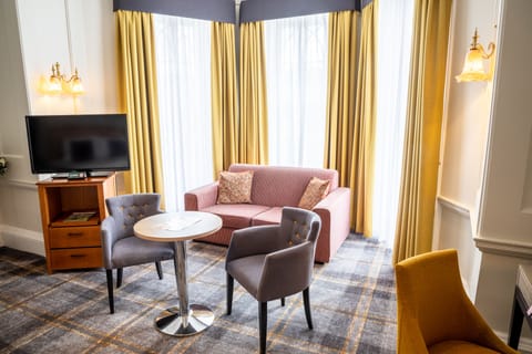 Executive Double Room | Desk, iron/ironing board, free WiFi, bed sheets