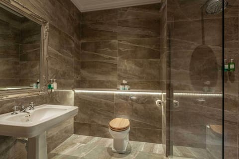 Castle – Superior Room | Bathroom | Towels