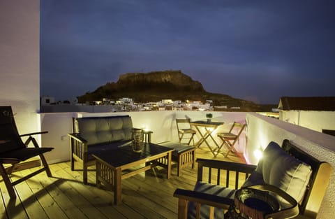 Breakfast (EUR 9 per person)