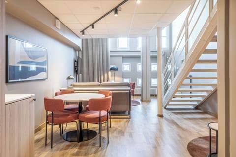 Suite (Master) | Minibar, in-room safe, desk, blackout drapes