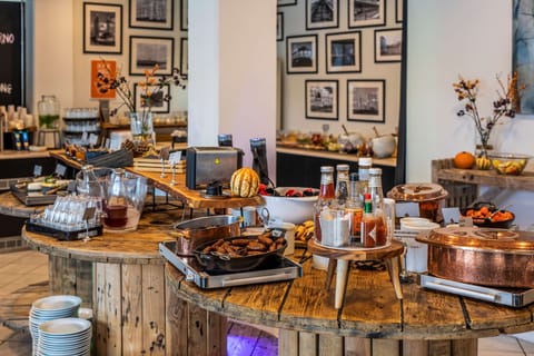 Daily buffet breakfast (DKK 209 per person)