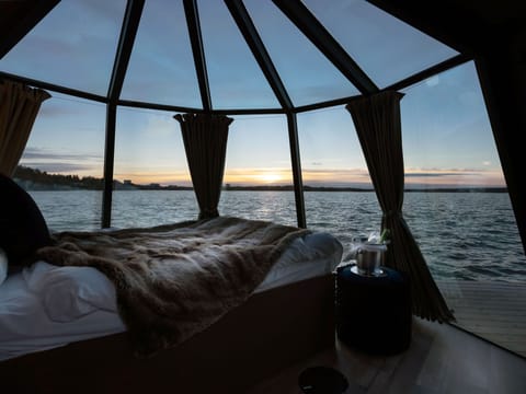 Deluxe Room, 1 Double Bed (w/ Iglux Experience) | Hypo-allergenic bedding, minibar, soundproofing, iron/ironing board