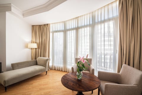 Superior Room | Down comforters, minibar, in-room safe, desk