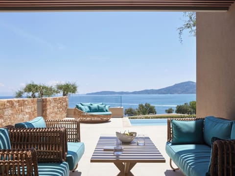 2 Bedroom Bungalow Suite Private Pool | Premium bedding, minibar, in-room safe, blackout drapes