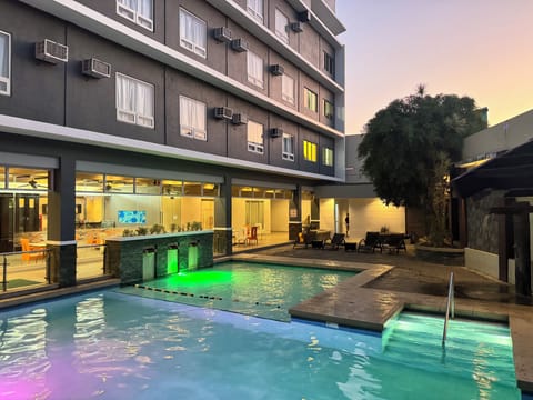 Outdoor pool, sun loungers