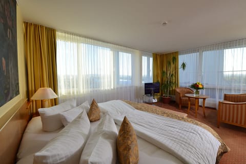 Junior Suite (Basel or mountain view) | Hypo-allergenic bedding, in-room safe, desk, laptop workspace