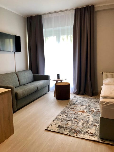 Superior Double Room | Living area | 40-inch flat-screen TV with cable channels, TV