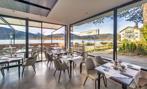 2 restaurants, breakfast, lunch, dinner served; Regional cuisine