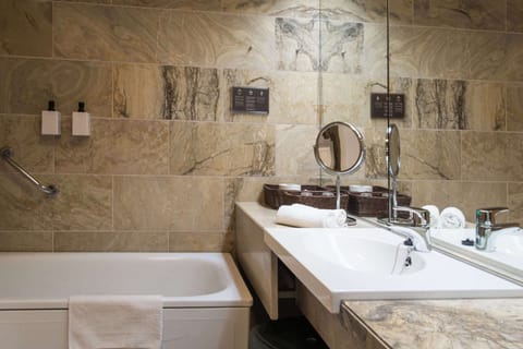 Suite, 2 Twin Beds (Master) | Bathroom | Shower, hair dryer, towels