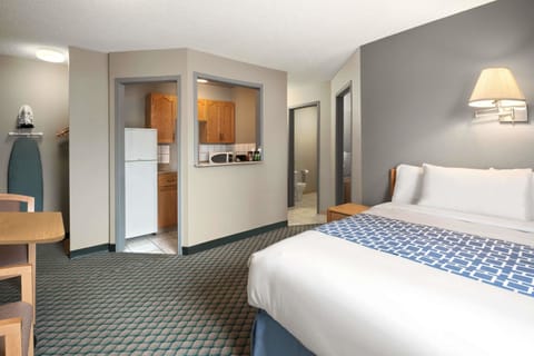 Suite, 2 Double Beds, Non Smoking | Desk, WiFi (free), bed sheets