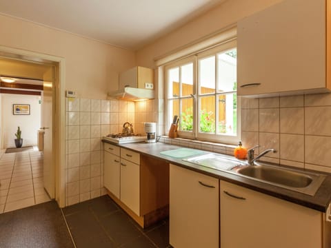 House | Private kitchen | Microwave, highchair