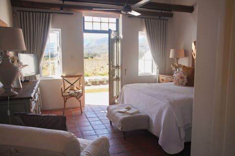 King-size Room | In-room safe, iron/ironing board, free WiFi, bed sheets